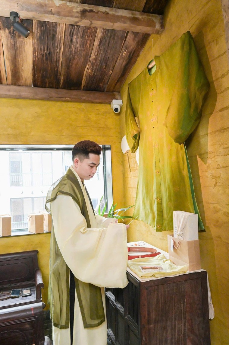 Vân Hoa Đài – Nối nhịp văn hóa qua "Áo xưa, dáng nay" ảnh 3