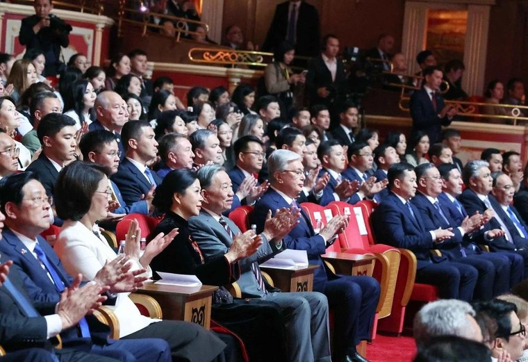 Tổng Bí thư Tô Lâm dự hòa nhạc hữu nghị Việt Nam - Kazakhstan ảnh 1