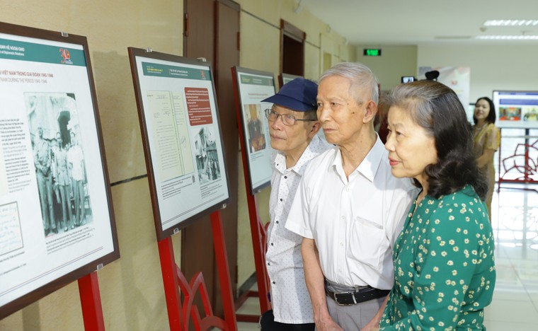 Trao trả hàng trăm hồ sơ chứng tích chiến tranh cho cựu chiến binh, thân nhân liệt sĩ ảnh 1