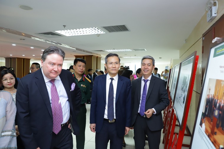 Trao trả hàng trăm hồ sơ chứng tích chiến tranh cho cựu chiến binh, thân nhân liệt sĩ ảnh 3