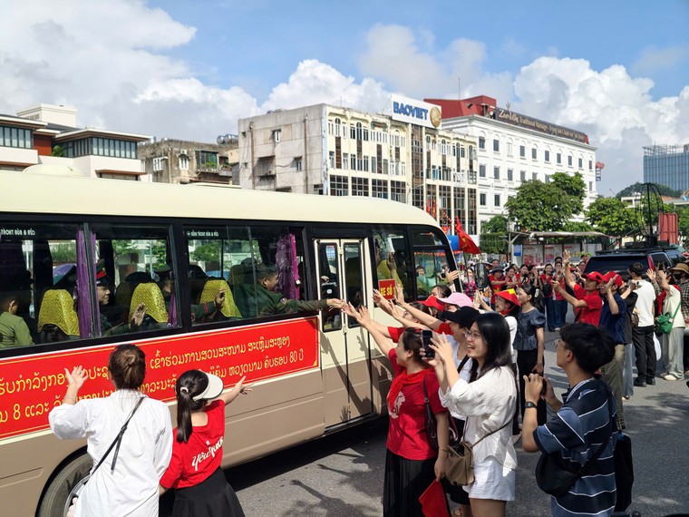 Nghĩa tình quân dân xúc động giữa ngày hội lớn của non sông ảnh 11