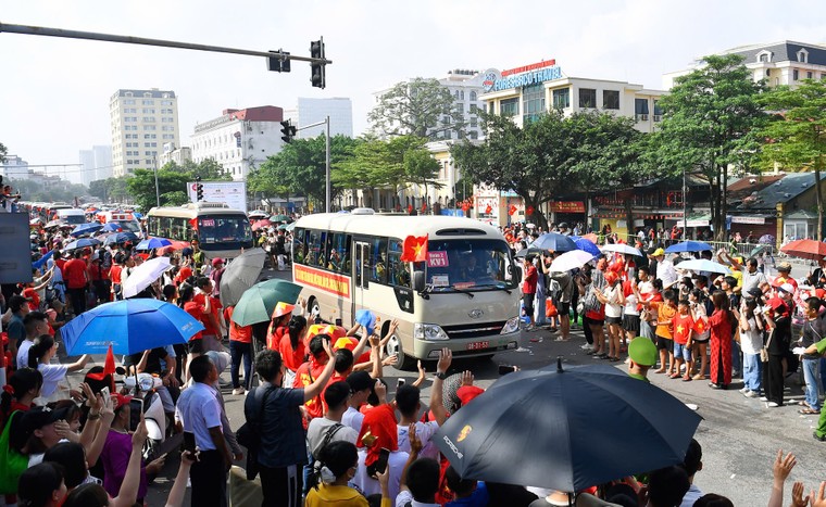 Nghĩa tình quân dân xúc động giữa ngày hội lớn của non sông ảnh 5