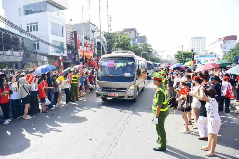 Nghĩa tình quân dân xúc động giữa ngày hội lớn của non sông ảnh 4