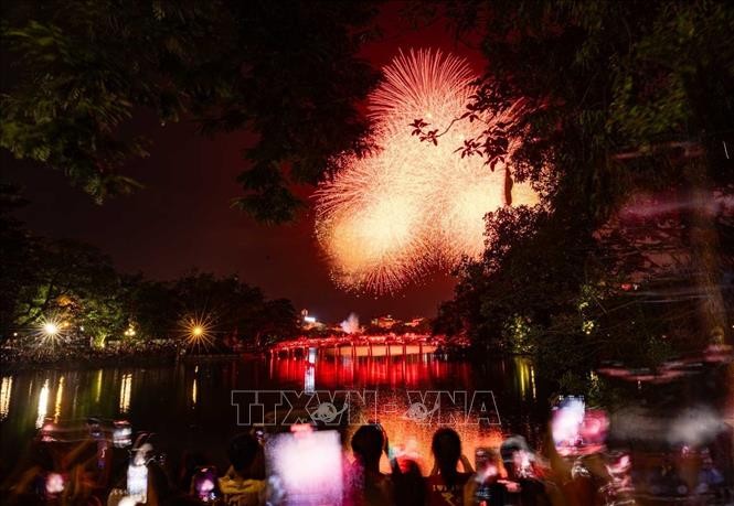 Rực rỡ pháo hoa đón chào Lễ độc lập tại Hà Nội ảnh 3
