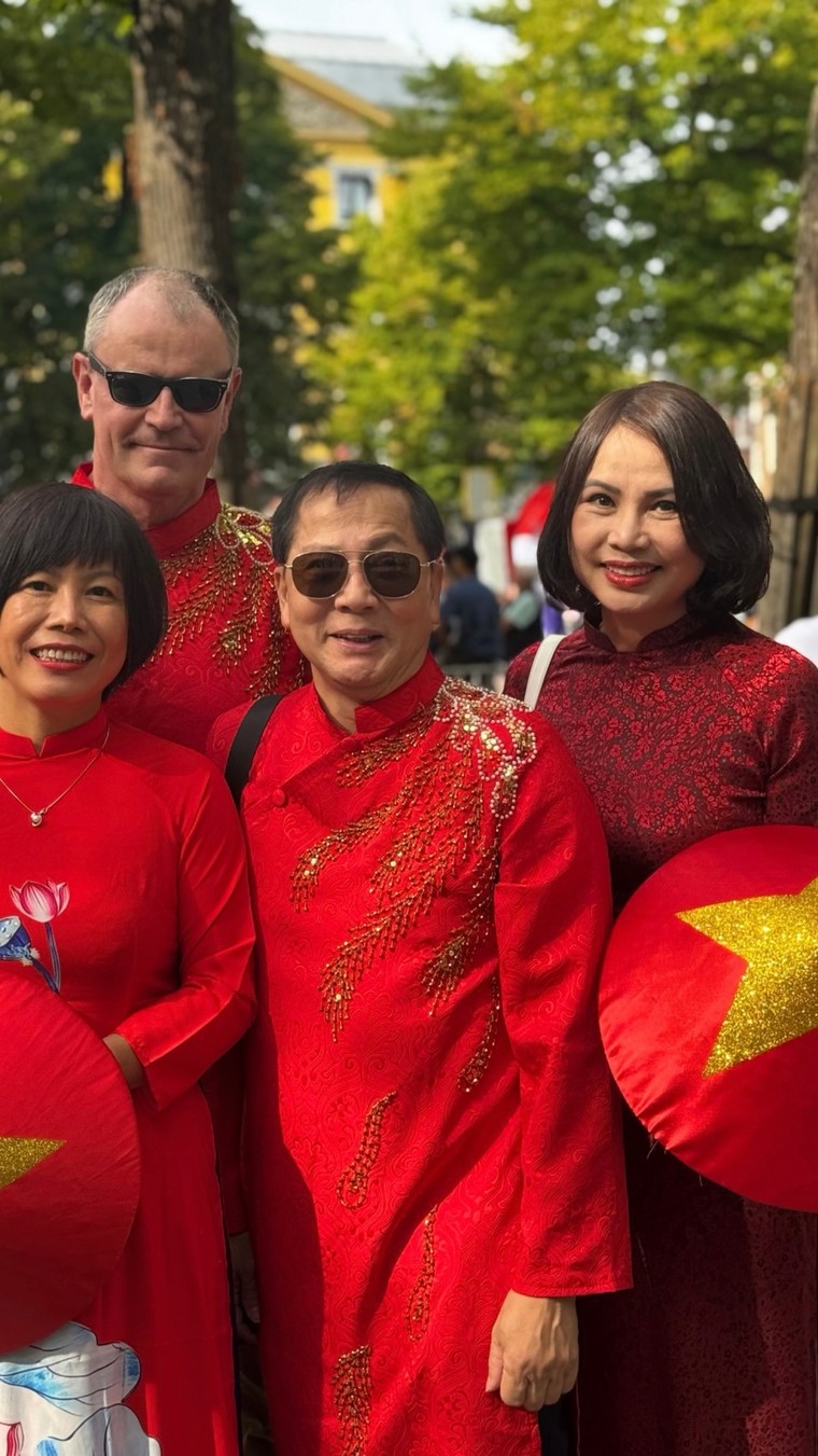 Sắc màu văn hóa Việt Nam tỏa sáng tại Lễ hội các đại sứ quán 2025 ảnh 1