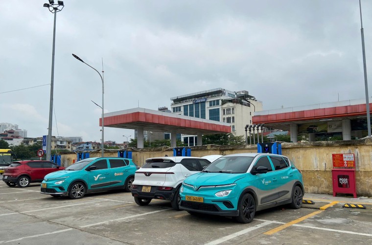 Trải nghiệm trạm sạc V-Green “khủng” có khả năng phục vụ 70 xe điện cùng lúc ảnh 1