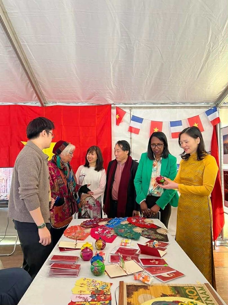 Tiến sĩ Hoàng Thị Hồng Hà: Người nối nhịp cầu văn hóa Việt - Pháp ảnh 3