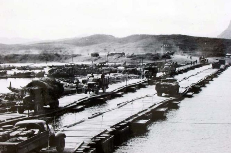 Những huyền thoại bất tử bên dòng sông xanh Long Đại ảnh 1