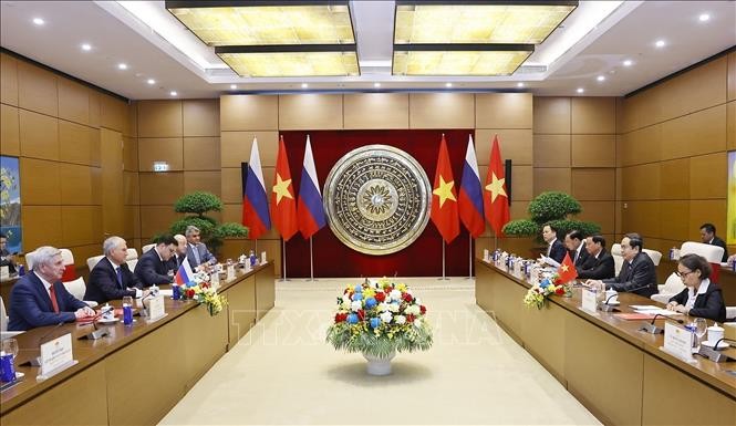 Chủ tịch Quốc hội Trần Thanh Mẫn hội đàm với Chủ tịch Duma Quốc gia Quốc hội Nga ảnh 1