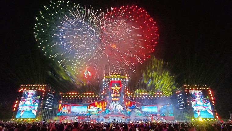 30.000 khán giả thắp lửa “Hạ Long Concert 2025” – Tầm vóc mới của công nghiệp văn hóa tại Quảng Ninh ảnh 4