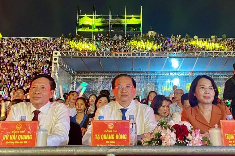 30.000 khán giả thắp lửa “Hạ Long Concert 2025” – Tầm vóc mới của công nghiệp văn hóa tại Quảng Ninh ảnh 2