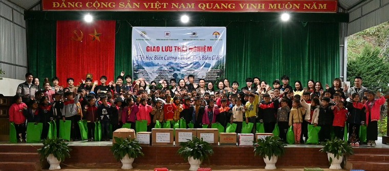 Chương trình thiện nguyện "Tiết học biên cương - Thắm tình biên giới" giàu ý nghĩa tại Chiềng On, Sơn La ảnh 1