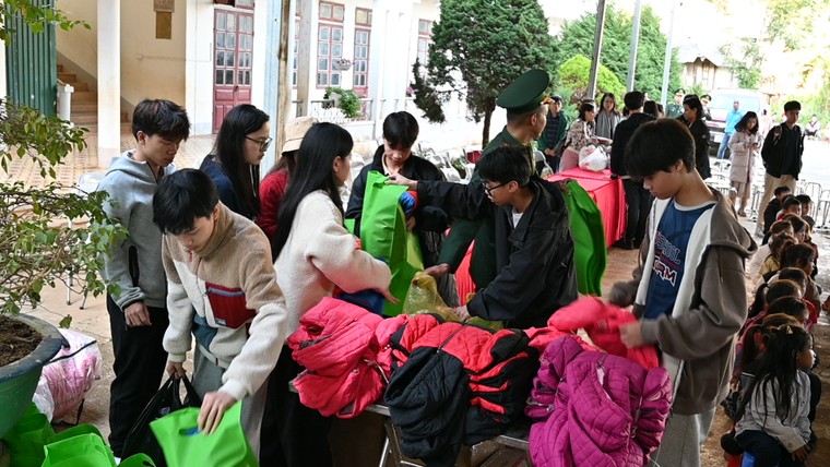 Chương trình thiện nguyện "Tiết học biên cương - Thắm tình biên giới" giàu ý nghĩa tại Chiềng On, Sơn La ảnh 8