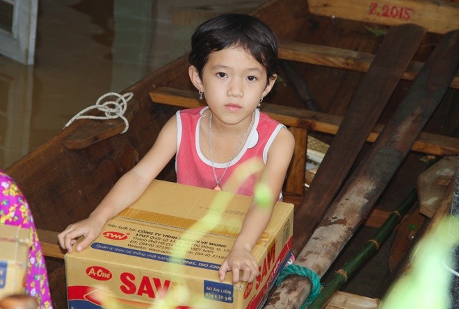 Lũ chưa rút, nhiều người dân Hà Tĩnh cạn kiệt đồ ăn ảnh 5