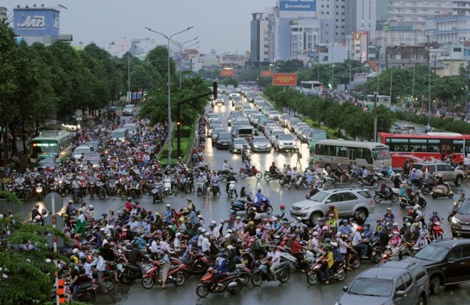 Phố Sài Gòn lại chìm trong nước sau ngày mưa tầm tã ảnh 10