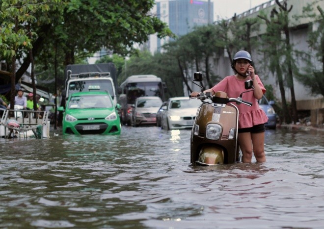 Phố Sài Gòn lại chìm trong nước sau ngày mưa tầm tã ảnh 5