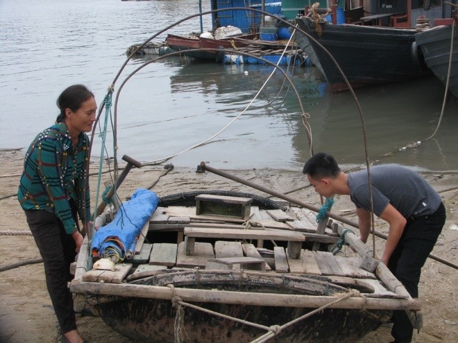 Dân Quảng Ninh chằng nhà, gặt lúa chạy đua với bão ảnh 3