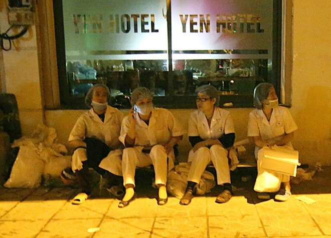 Hiện trường tan hoang sau vụ cháy quán karaoke ở Cầu Giấy ảnh 2