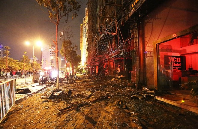 Hiện trường tan hoang sau vụ cháy quán karaoke ở Cầu Giấy ảnh 3