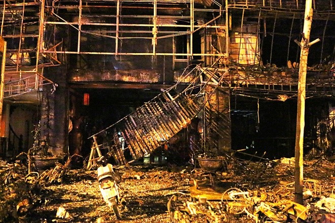 Hiện trường tan hoang sau vụ cháy quán karaoke ở Cầu Giấy ảnh 5