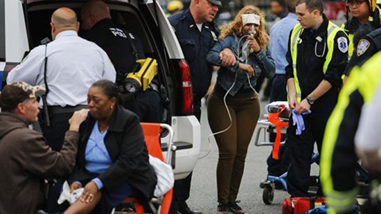 Hiện trường vụ tàu lao nhanh kinh hoàng khiến nhà ga đổ sập ảnh 2