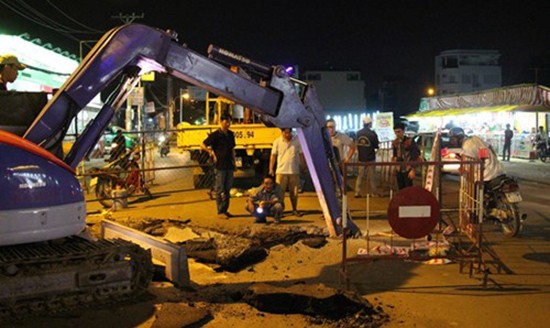 'Hố tử thần' sâu hơn 5m xuất hiện tại Sài Gòn ảnh 2