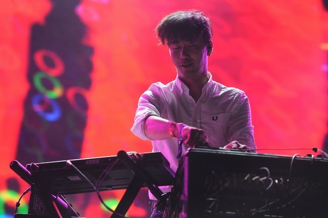 Ca sĩ chính của Scorpions khoác cờ Việt Nam lên sân khấu ảnh 8