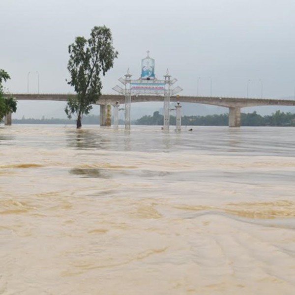 Quảng Bình: Lũ trở lại, đoàn cứu trợ mắc kẹt ảnh 4