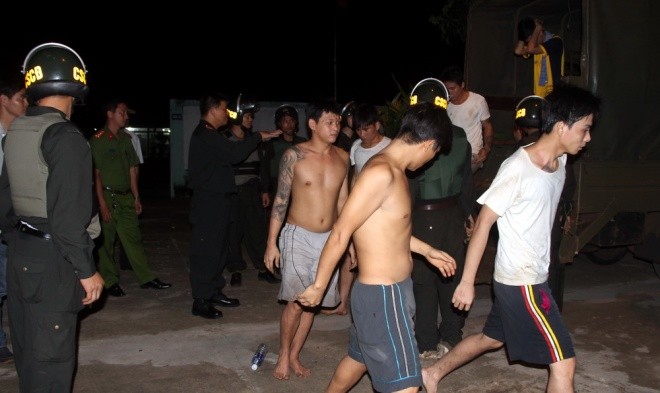 Hơn 100 học viên cai nghiện đốt trại, ném đá cảnh sát ảnh 11