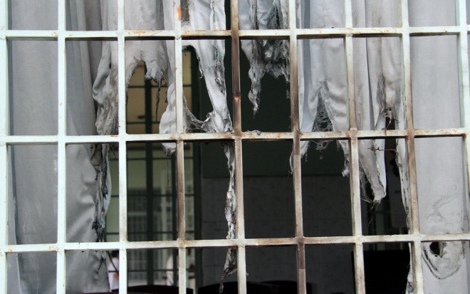 Hơn 100 học viên cai nghiện đốt trại, ném đá cảnh sát ảnh 2