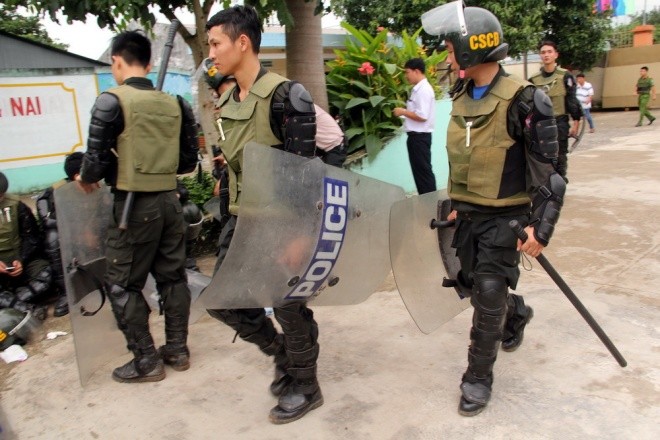 Hơn 100 học viên cai nghiện đốt trại, ném đá cảnh sát ảnh 7