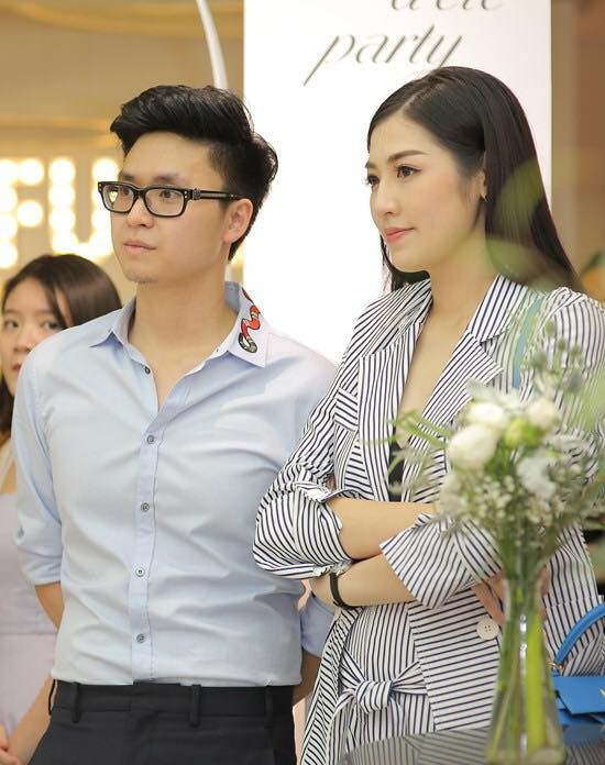 Á hậu Tú Anh hé lộ hình ảnh thiệp cưới ảnh 1