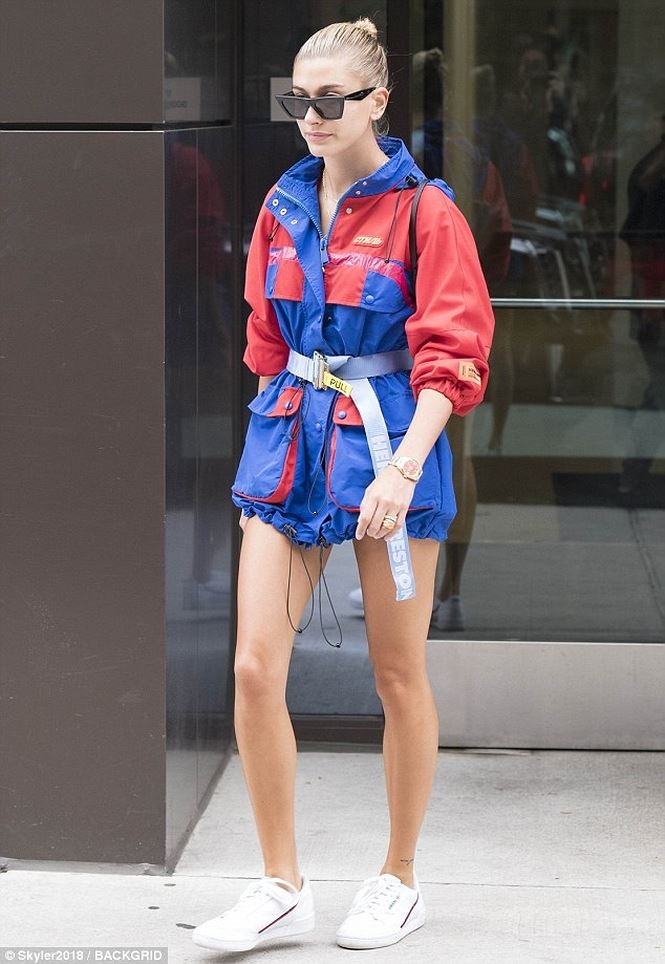 Justin Bieber tình tứ ôm hôn thê ở New York ảnh 1