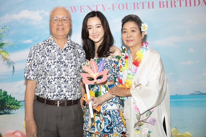 Hoa hậu đền Hùng Giáng My xinh đẹp, trẻ trung trong tiệc mừng con gái tuổi 24 ảnh 7