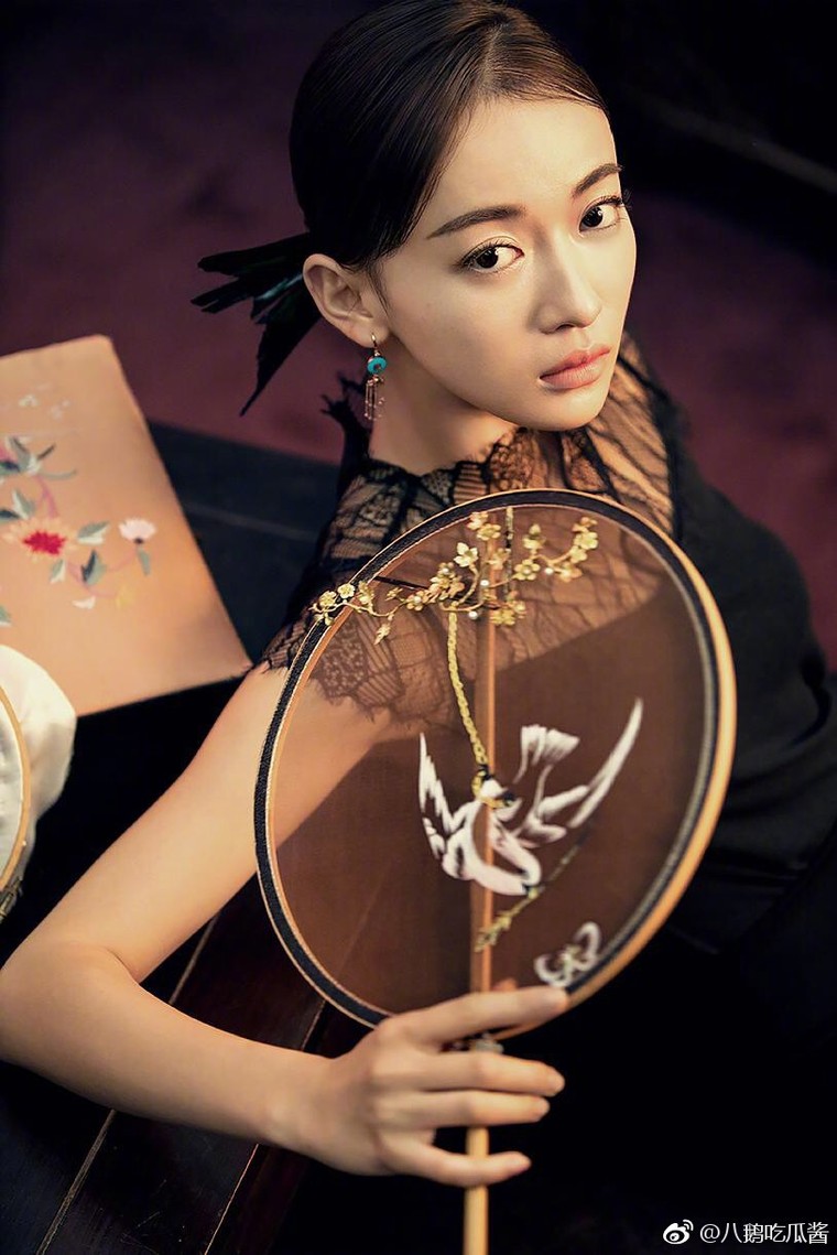 Mãn nhãn với bộ ảnh tình tay ba Phó Hằng - Anh Lạc - Hoàng Thượng hiện đại ảnh 7