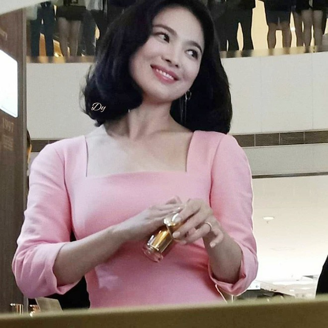 Song Hye Kyo xinh đẹp như gái chưa chồng tại Hồng Kông ảnh 8