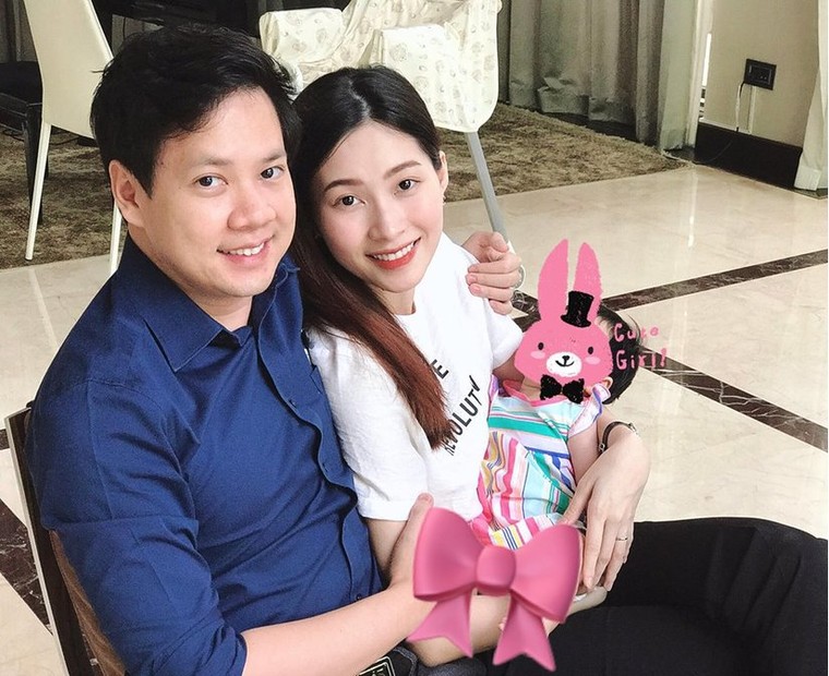 Hoa hậu Đặng Thu Thảo lần đầu khoe ảnh con gái xinh như thiên thần ảnh 1