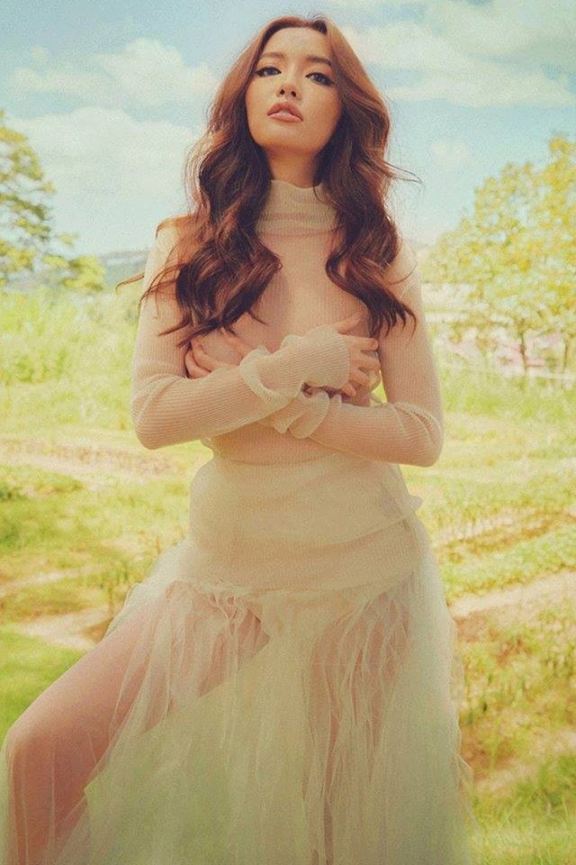 Bích Phương bất ngờ quyến rũ trong tạo hình 'mắt nâu môi trầm' ảnh 15