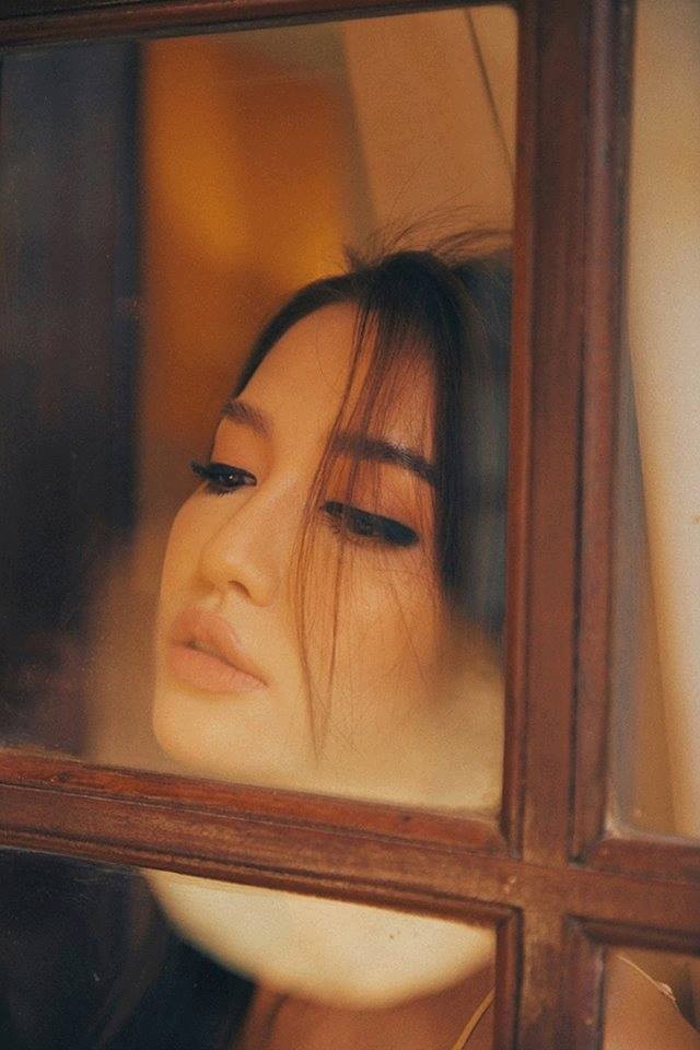 Bích Phương bất ngờ quyến rũ trong tạo hình 'mắt nâu môi trầm' ảnh 5