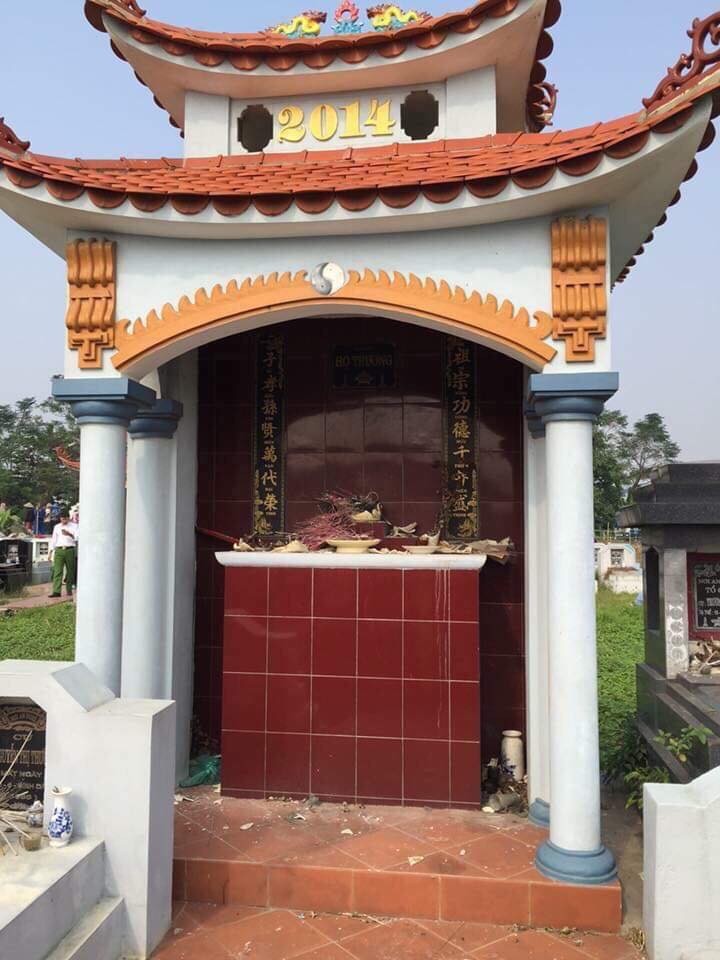 Hàng trăm ngôi mộ bị đập vỡ bát hương sau 1 đêm ảnh 1