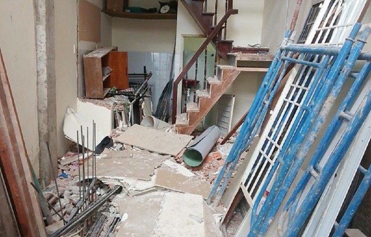 Nam thanh niên tử vong do bị nhiều thanh sắt đâm xuyên người ảnh 1