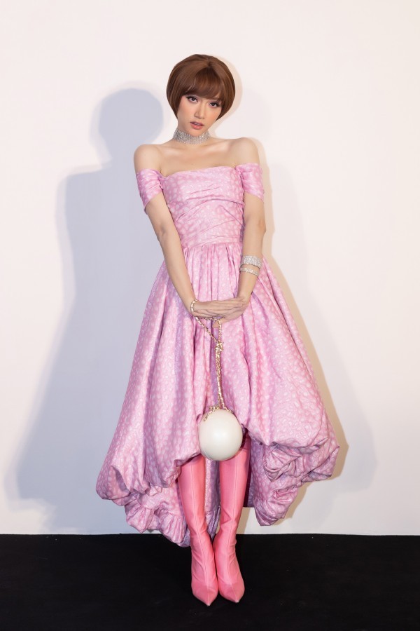 Đặng Thu Thảo xinh đẹp xứng danh 'thần tiên tỉ tỉ', Hương Giang Idol hóa búp bê barbie ảnh 7