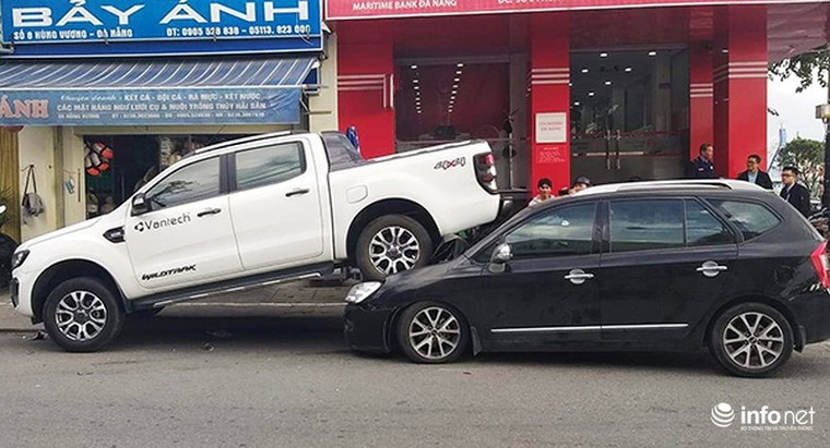 Đà Nẵng: Du khách nước ngoài kinh hãi với cú lùi 'xe điên' như phim Hollywood! ảnh 1