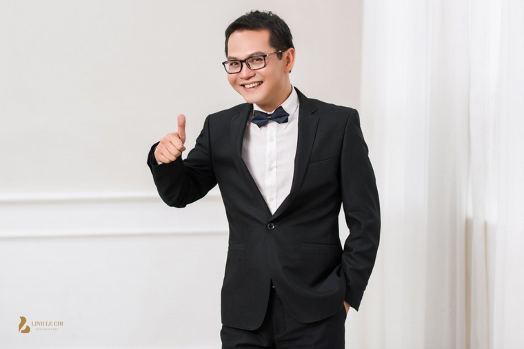 Ảnh cưới cực dễ thương của NSND Trung Hiếu và vợ trẻ ảnh 5