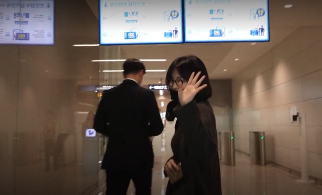 Song Hye Kyo không còn đeo nhẫn cưới giữa tin đồn ly hôn ảnh 3