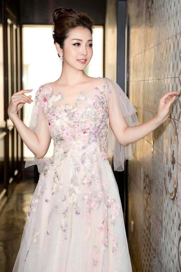 Sau khi ngất xỉu, ngã đập đầu trên sân khấu, sức khoẻ của Jennifer Phạm đã ổn định ảnh 1