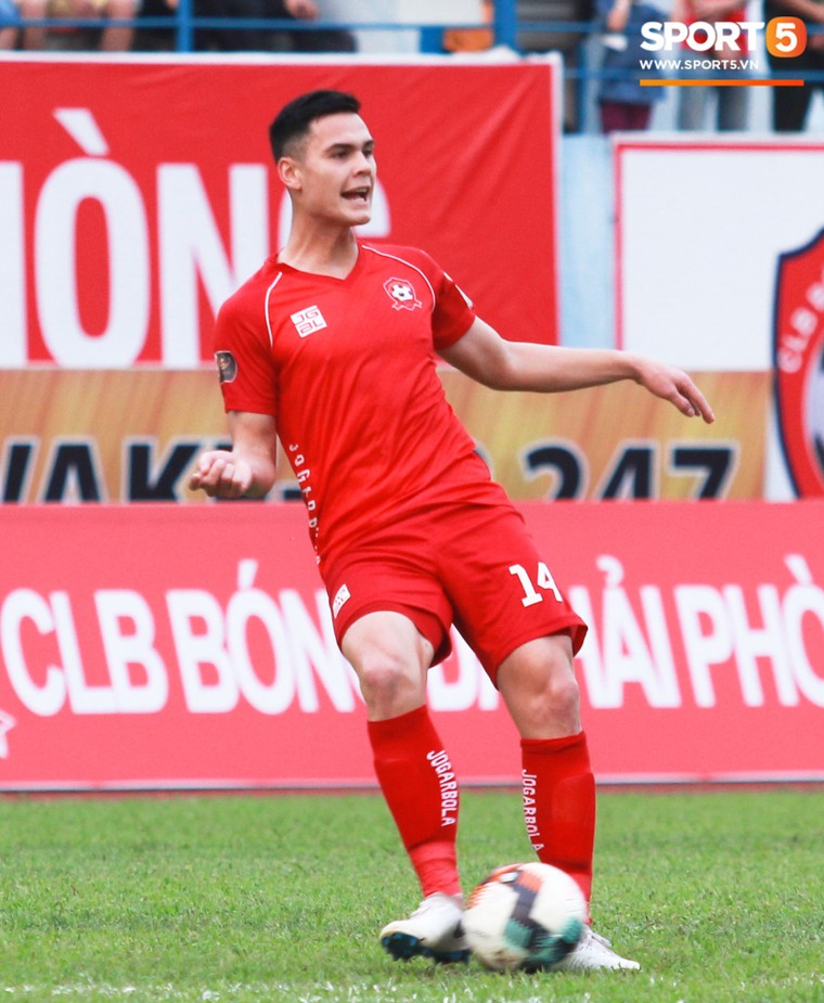 HLV Park Hang Seo cân nhắc bổ sung trung vệ Adriano Schmidt tham gia King's Cup ảnh 1