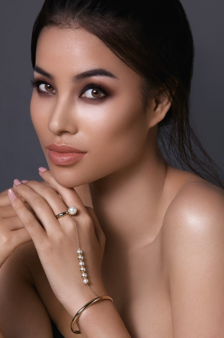 Phạm Hương quyến rũ trong bộ ảnh mới, úp mở việc quay lại Việt Nam ảnh 2