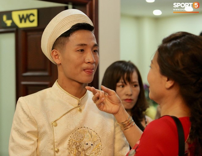 Bùi Tiến Dũng hạnh phúc trong lễ ăn hỏi với bạn gái 'đại gia' ảnh 8