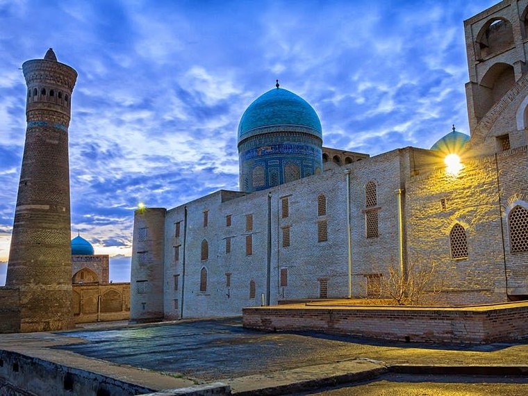 UNESCO và Uzbekistan hợp tác cải cách giáo dục và bảo tồn di sản ảnh 1